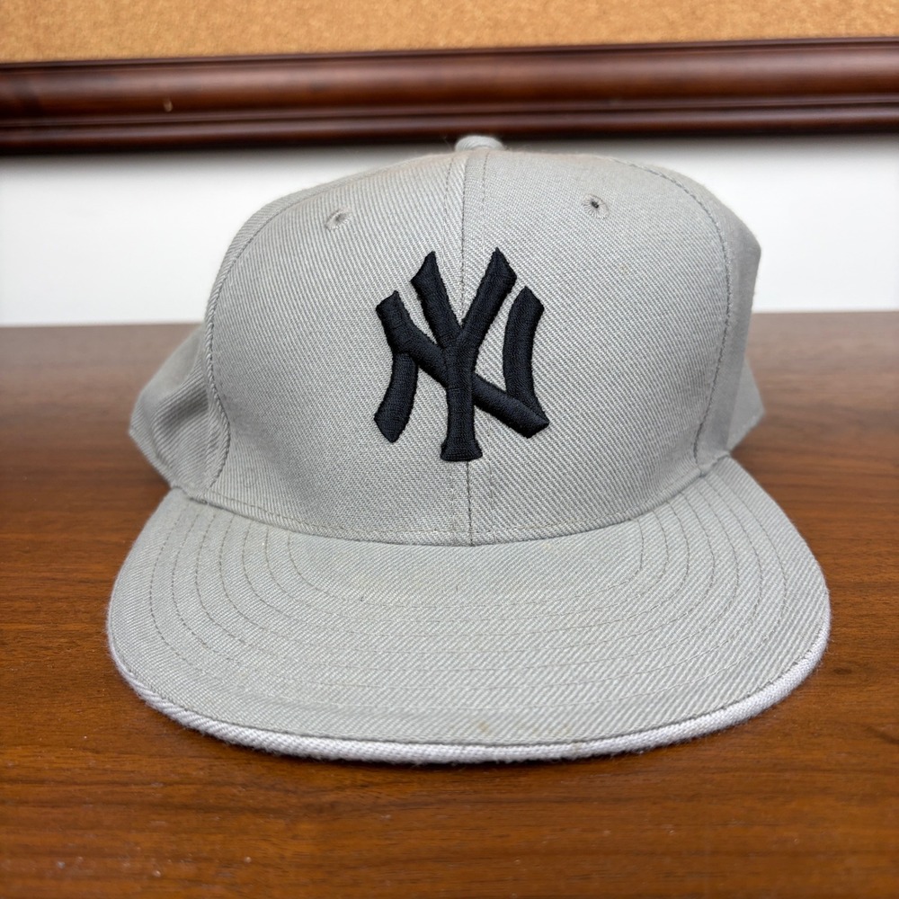 City Hunter New York Yankees Hat Mens Extra‎ Large Grey Flat Brim MLB Fitted Cap